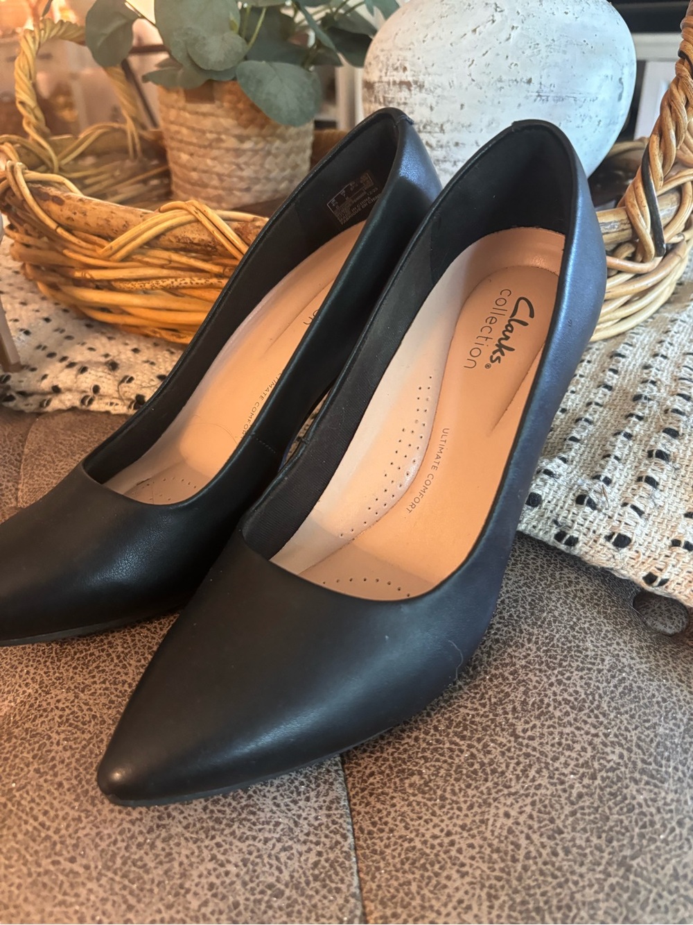 Clarks Black Pointed-Toe Leather Pumps
